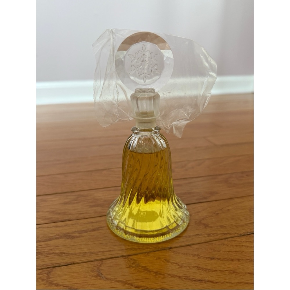 Avon Vintage 1980 Crystal Snowflake Christmas Bell Charisma Cologne - New in Box - Picture 2 of 5